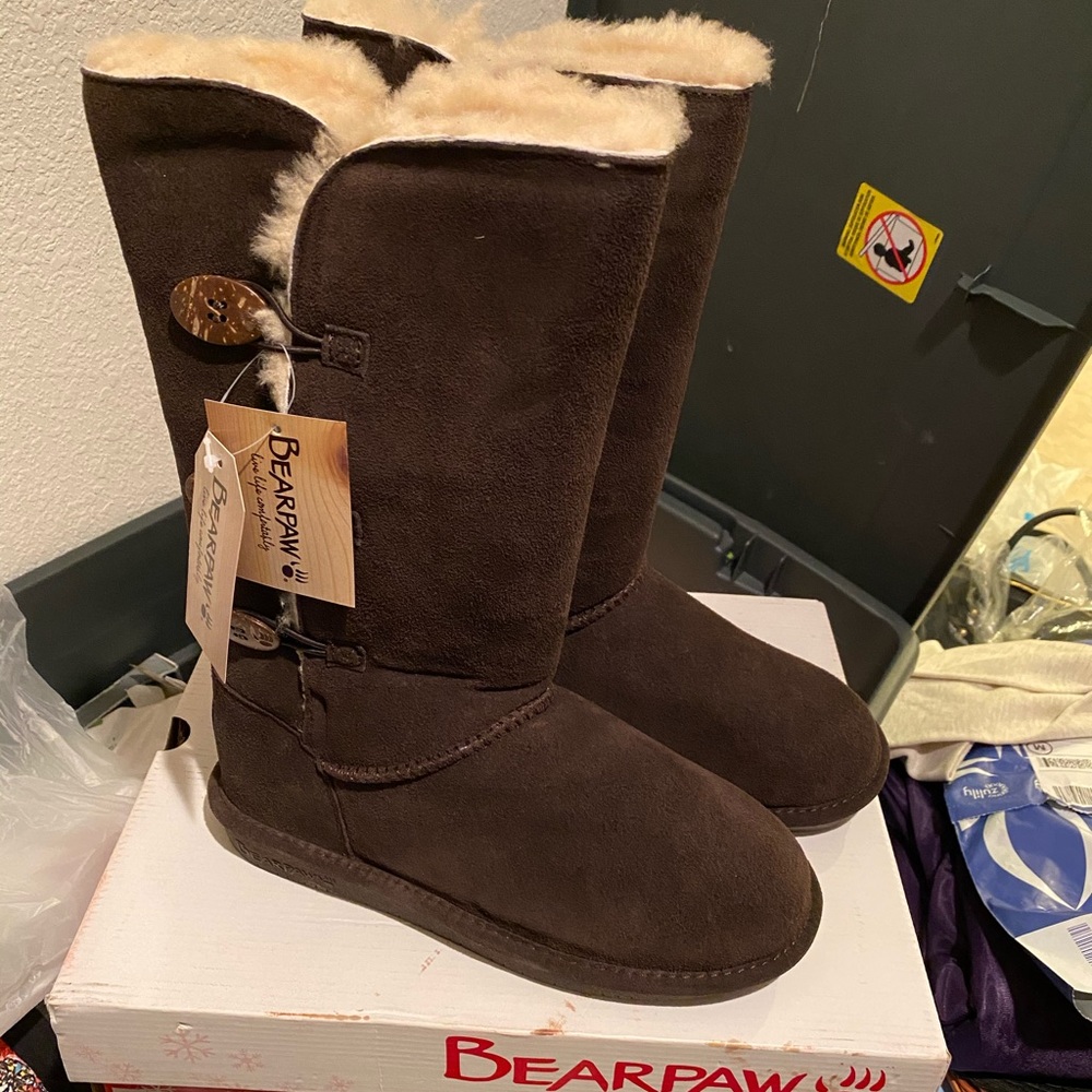 NWT Chocolate Bearpaw Boots